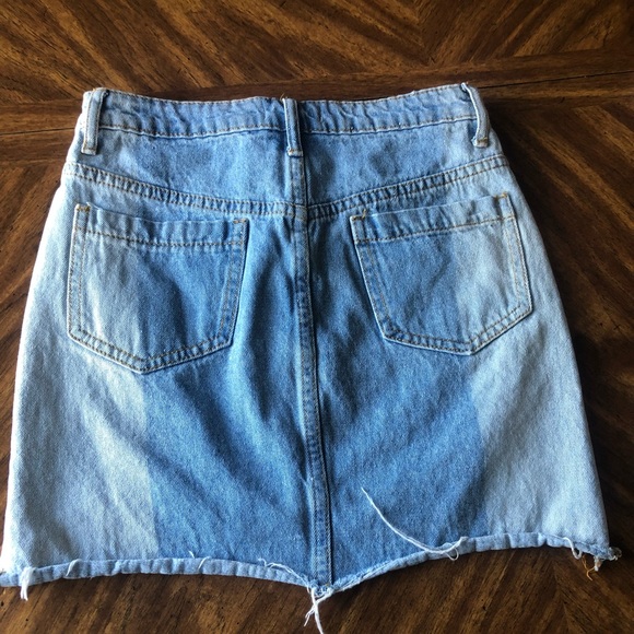 Fashion Nova Two toned Skirt - Picture 2 of 6